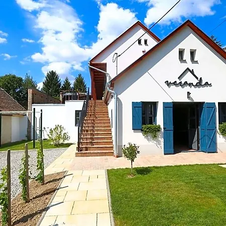 Veranda Bed & Breakfast 4*